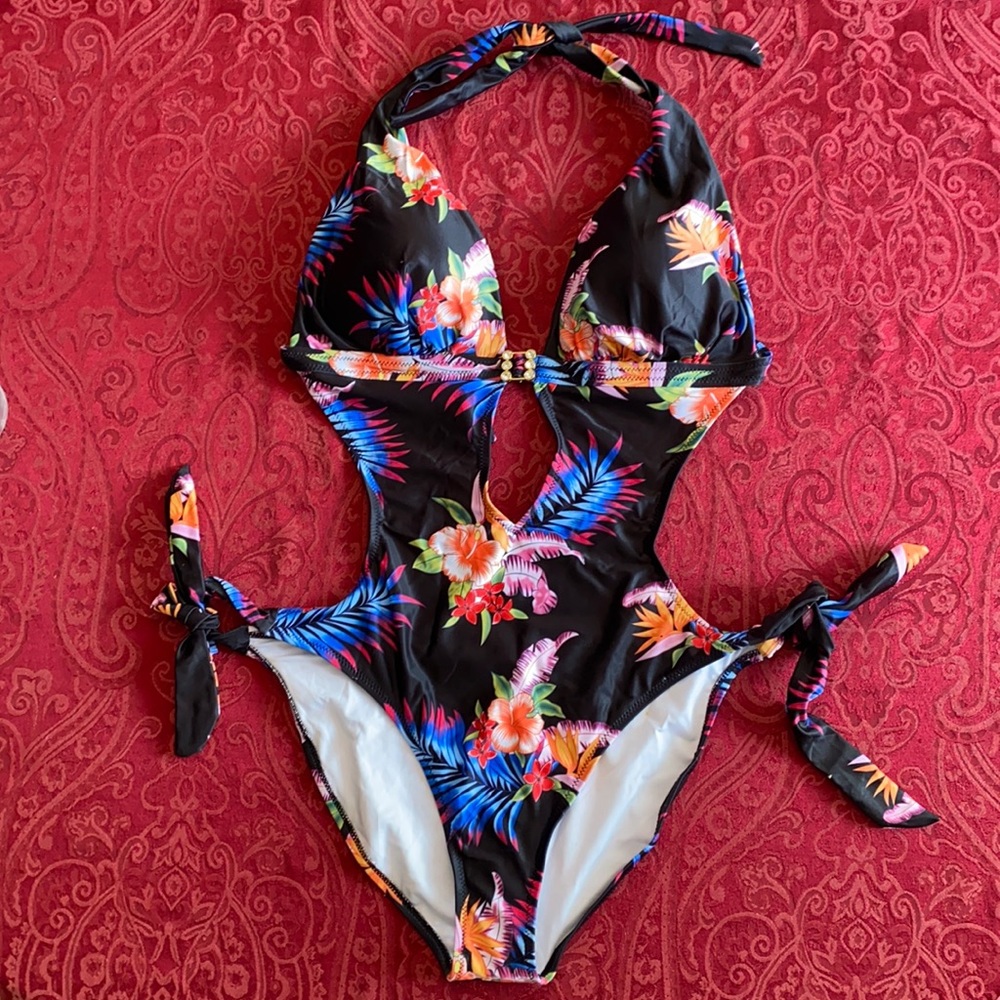 NWOT Monokini with side cutouts and tie closures